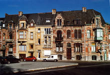 Avenue Van Cutsem 27 à 29 et rue des Volontaires 1, Tournai (© APEB, photo 2002).
