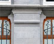 Rue Saint-Quentin 32, Bruxelles Extension Est, soubassement, trumeau entre les baies du demi sous-sol (© APEB, photo 2015).