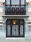 Rue Van Campenhout 51, Bruxelles Extension Est, fenêtre du demi sous-sol et balconnet du rez-de-chaussée (© APEB, photo 2015).