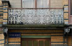 Rue Peter Benoit 2-4 et chaussée de Wavre 517-519, Etterbeek, troisième étage, terrasse sur l’oriel côté rue (© APEB, photo 2016).