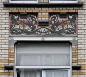 Lambermontlaan 146, Schaarbeek, linkertravee, tweede verdieping, sgraffito (© APEB, foto 2016). 