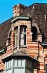 Rue des Volontaires 1, Tournai, lucarne d’angle (© APEB, photo 2002).